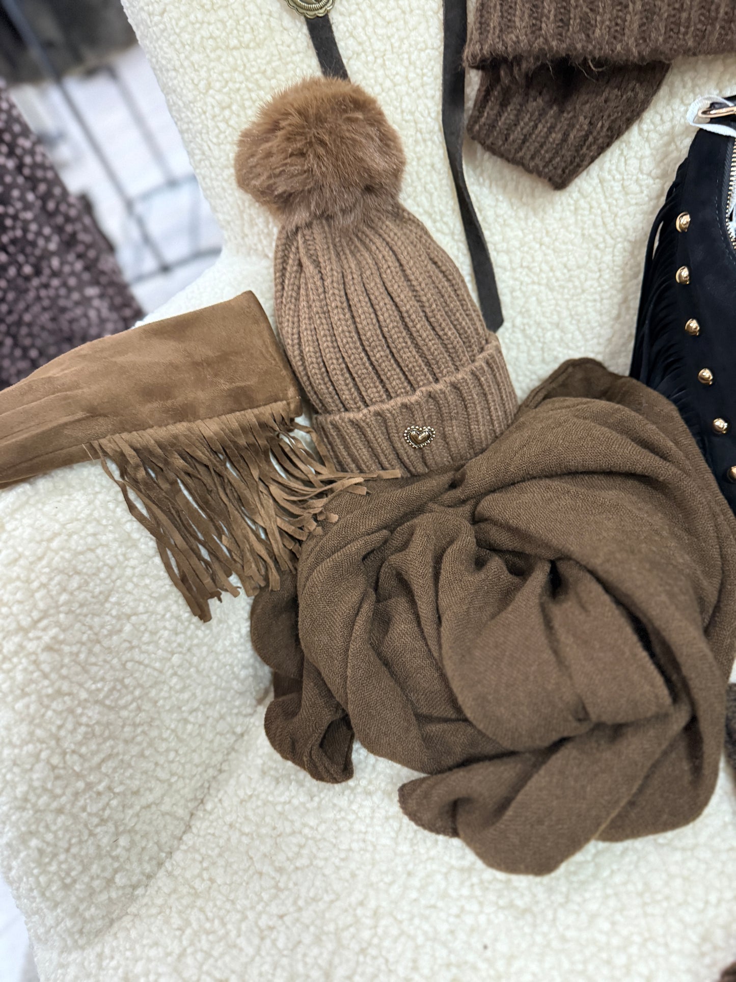 Set sciarpa guanti cappellino moro Memoire