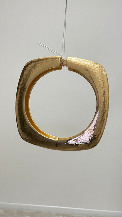 Bracciale Square oro satinato martellato