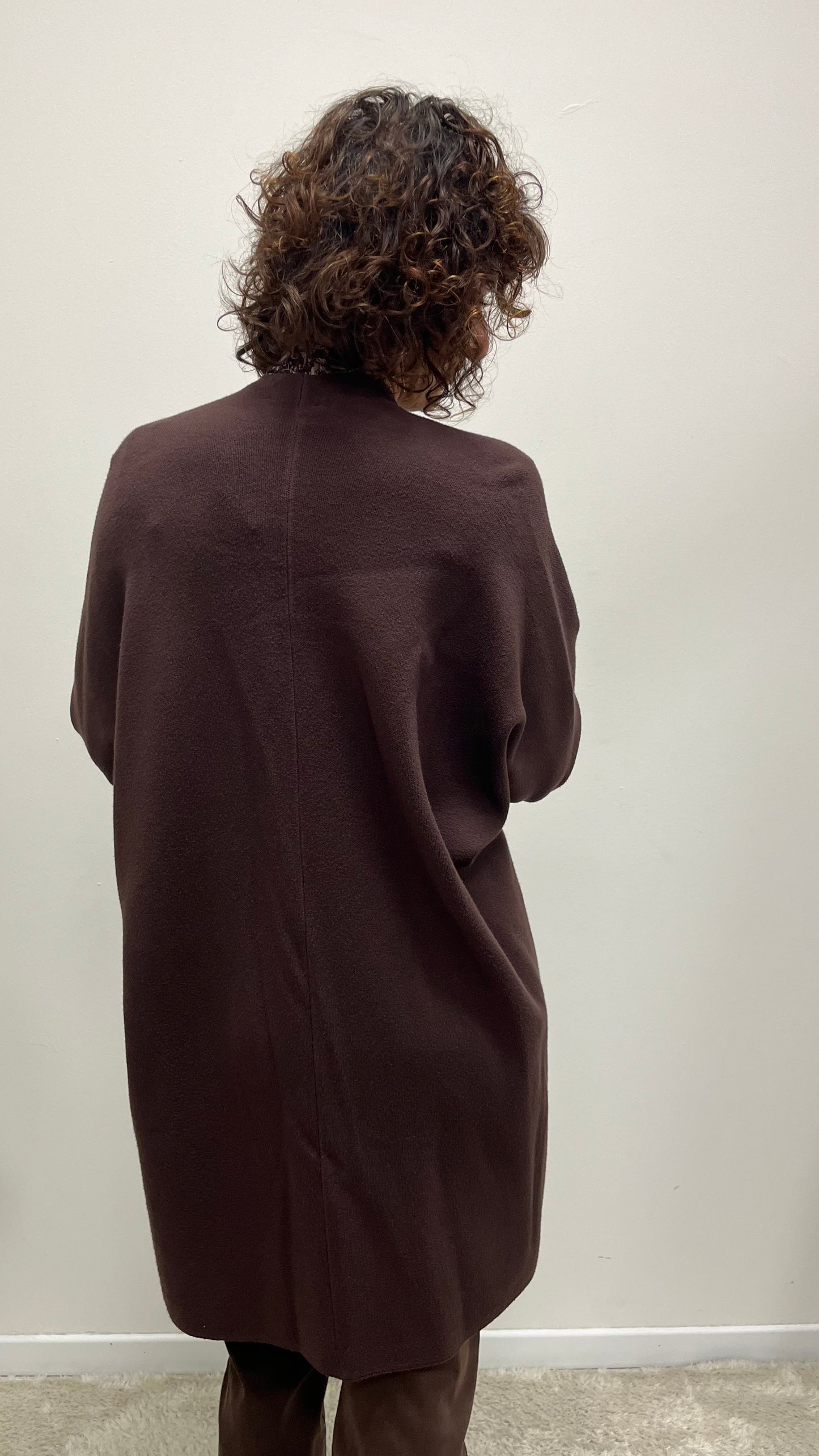 Cappottino in maglia spolverino bottone gioiello