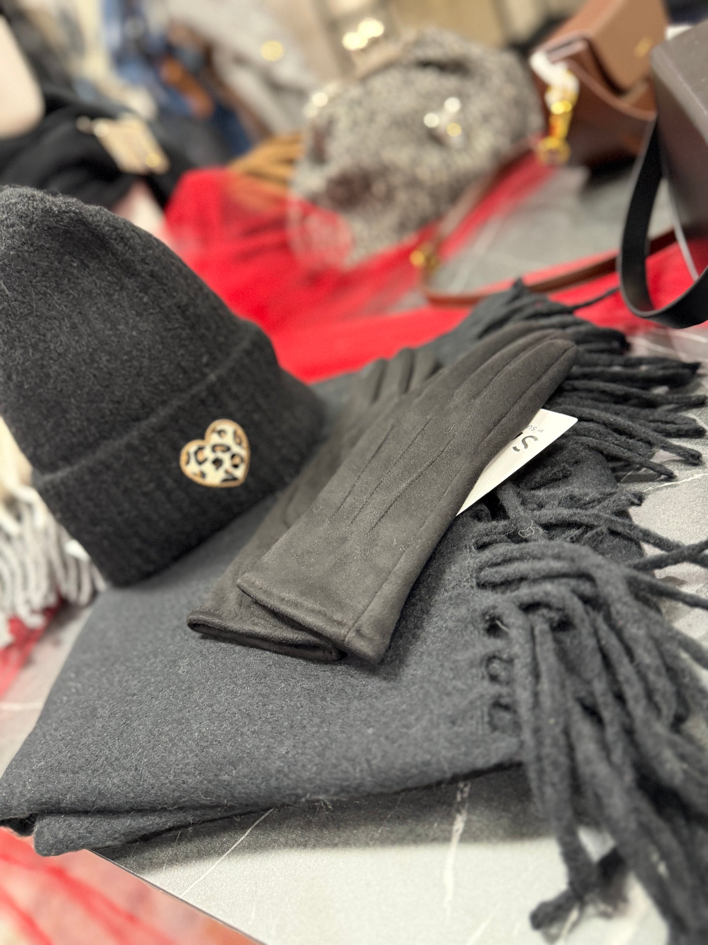 Set sciarpa guanti cappellino nero Memoire