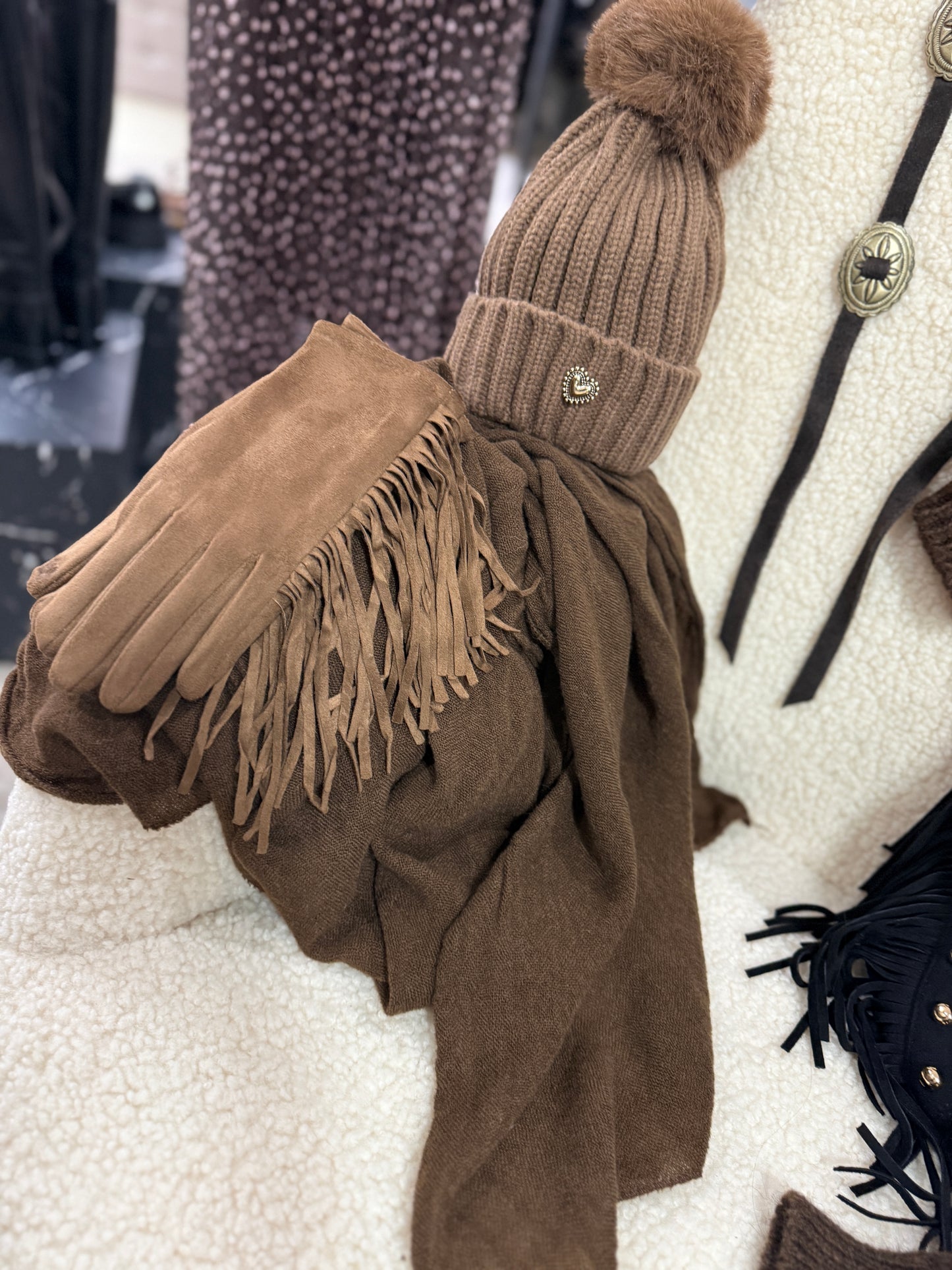 Set sciarpa guanti cappellino moro Memoire