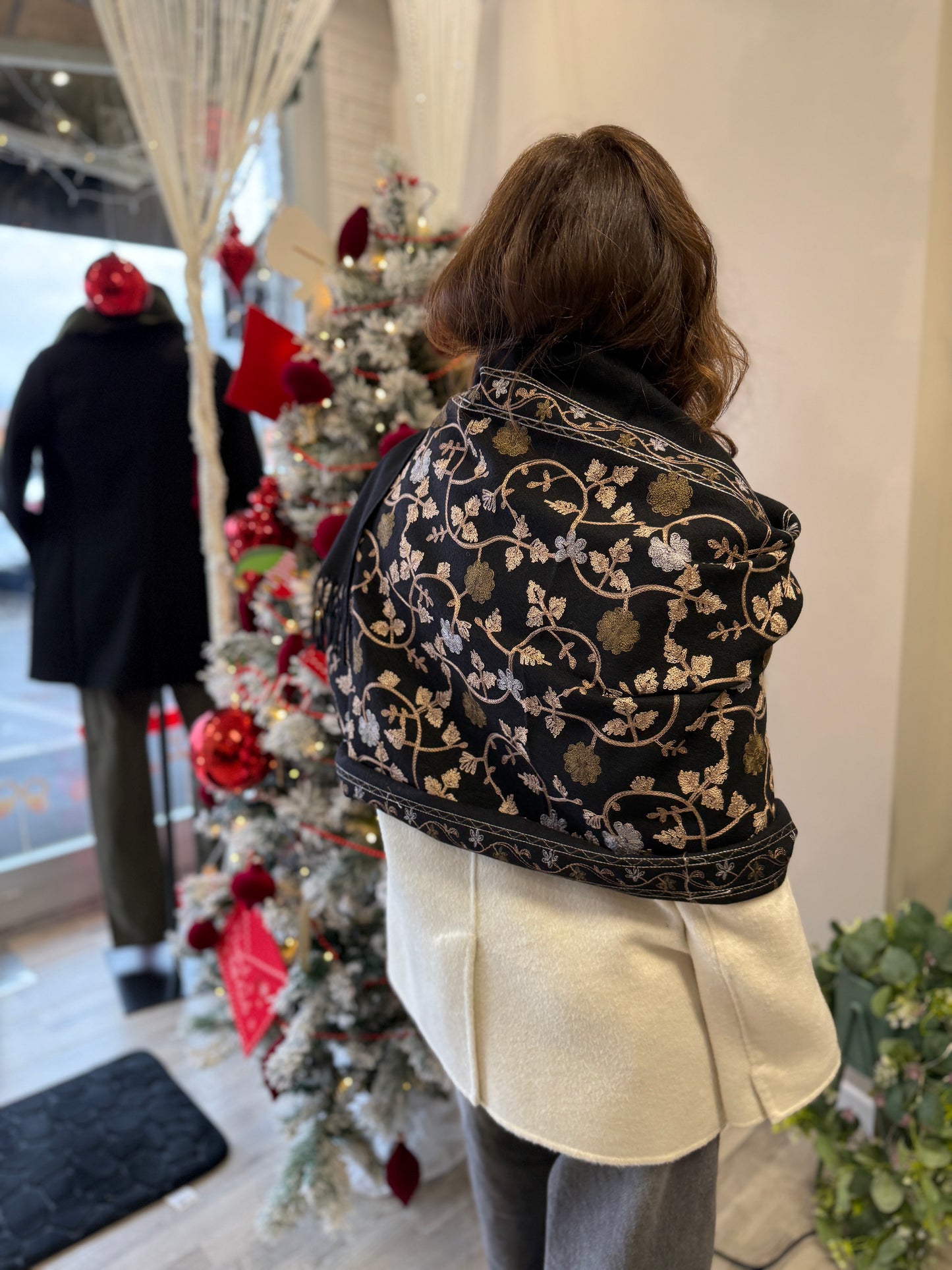 Sciarpa ricami nero Susy Mix