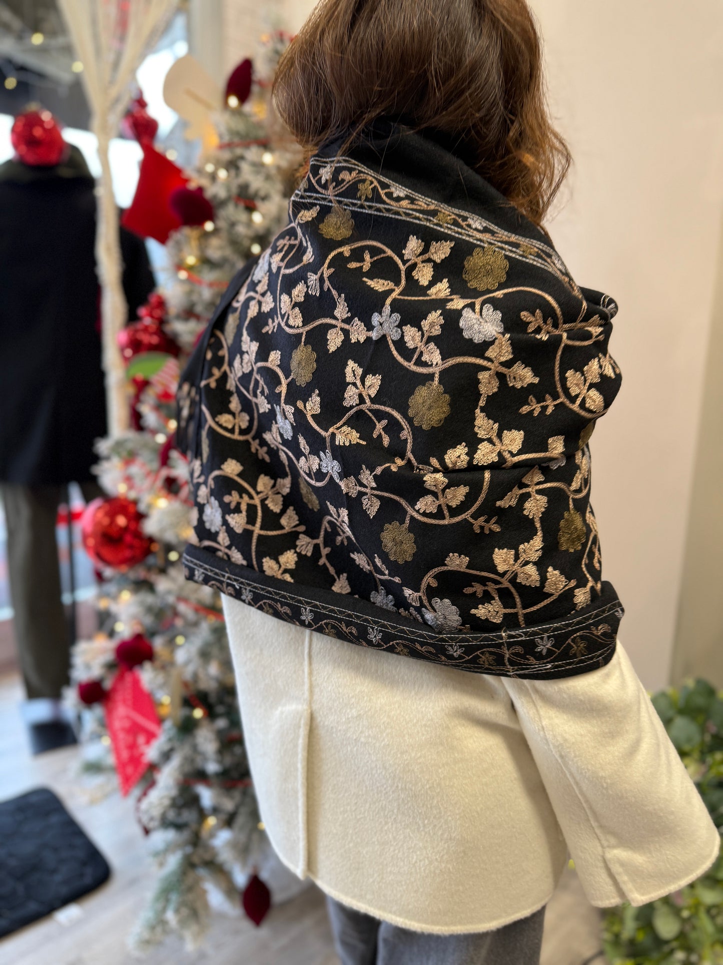 Sciarpa ricami nero Susy Mix