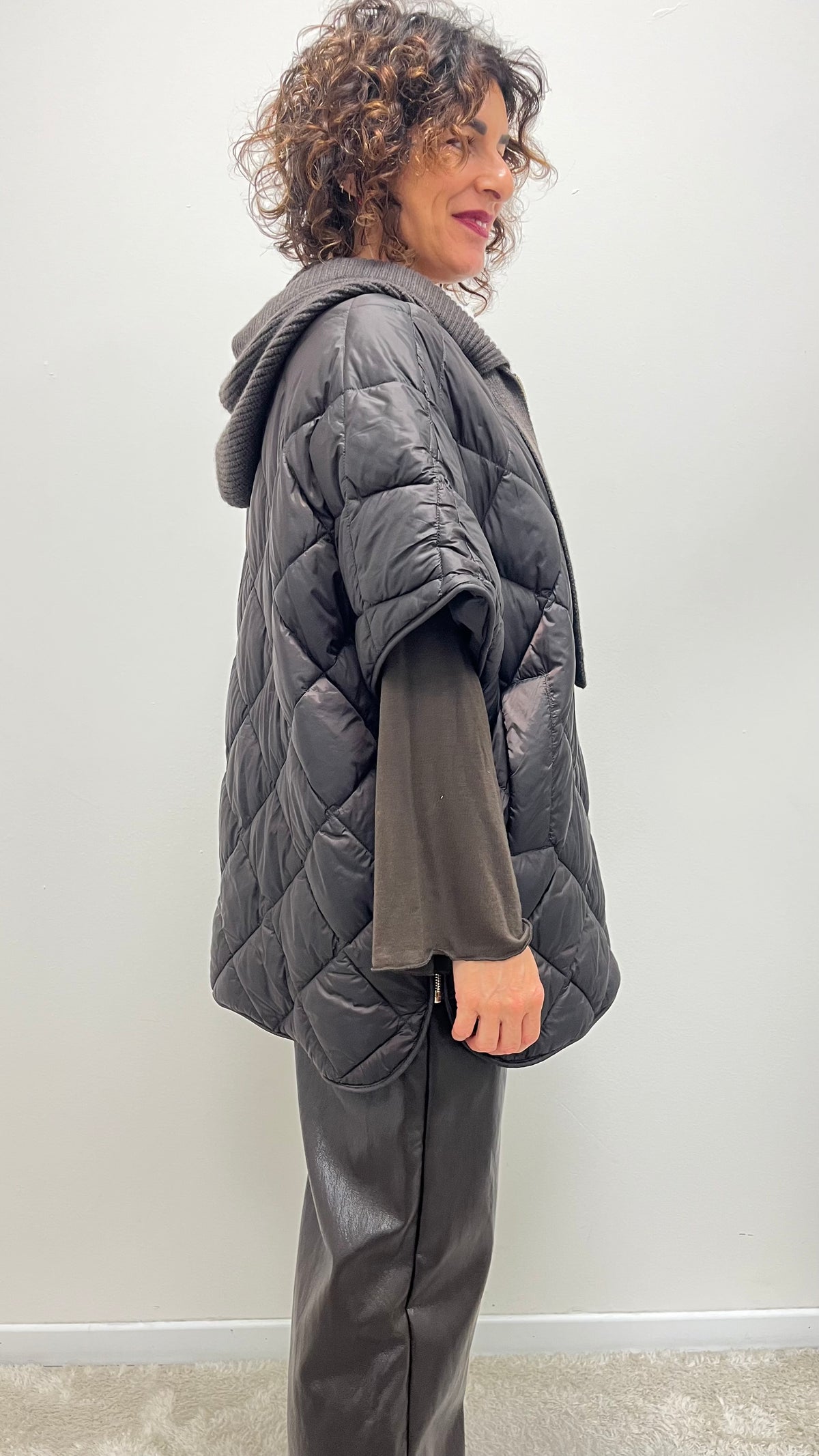 Gilet trapuntato donna con cappuccio in maglia moro Please