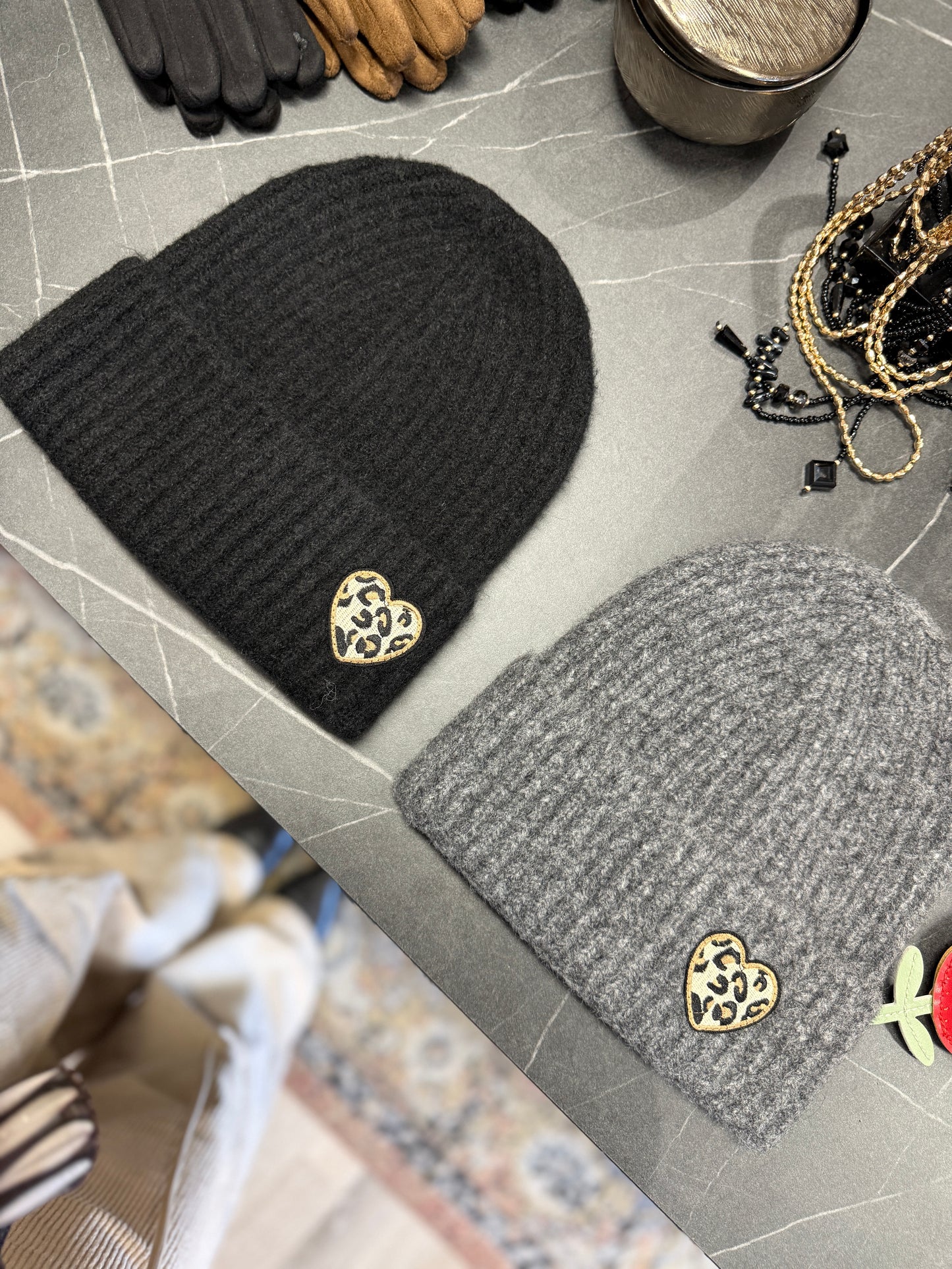 Cappellino cuore lana nero