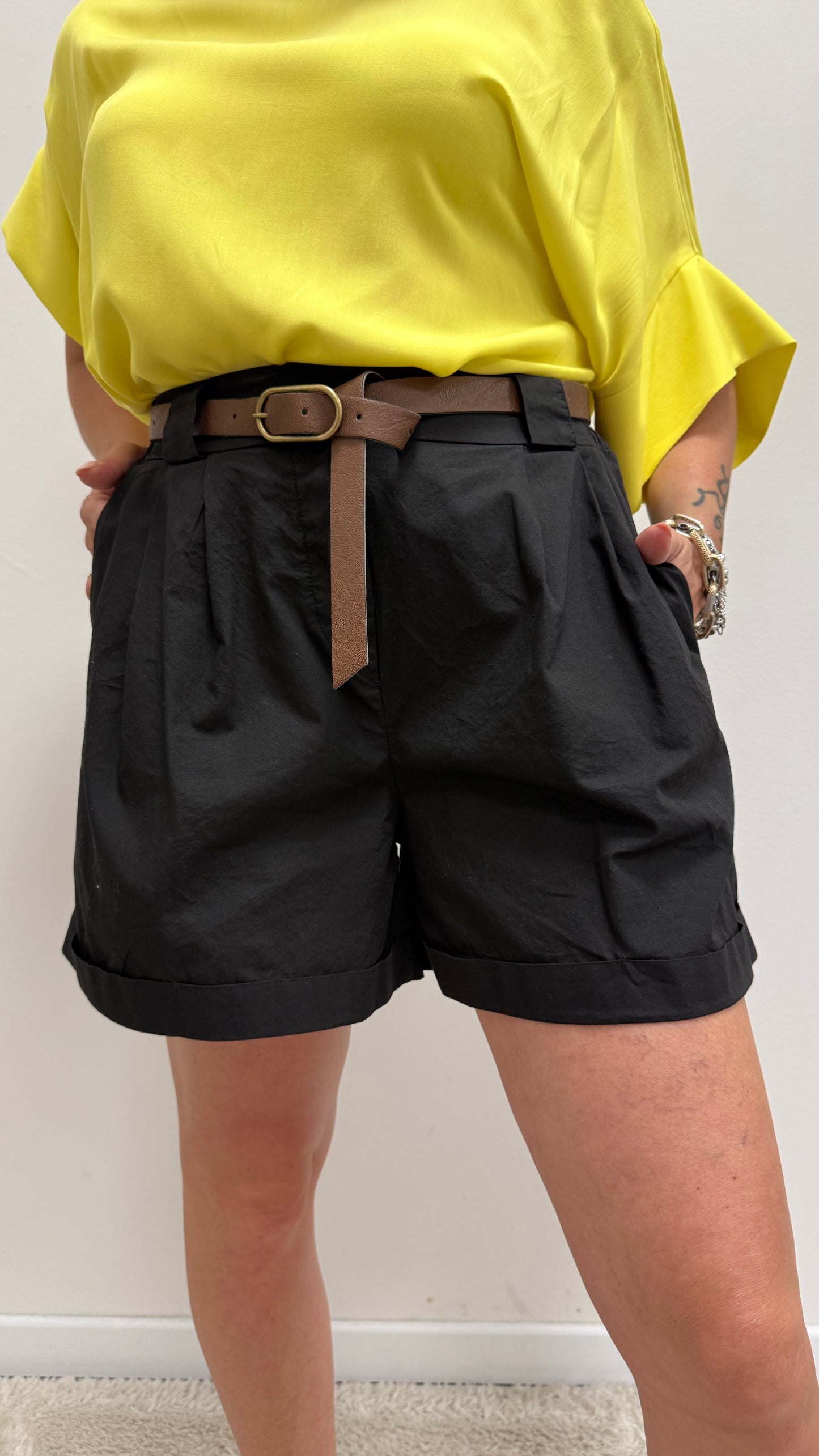 Shorts a Campana con Risvolto Nero HaveOne