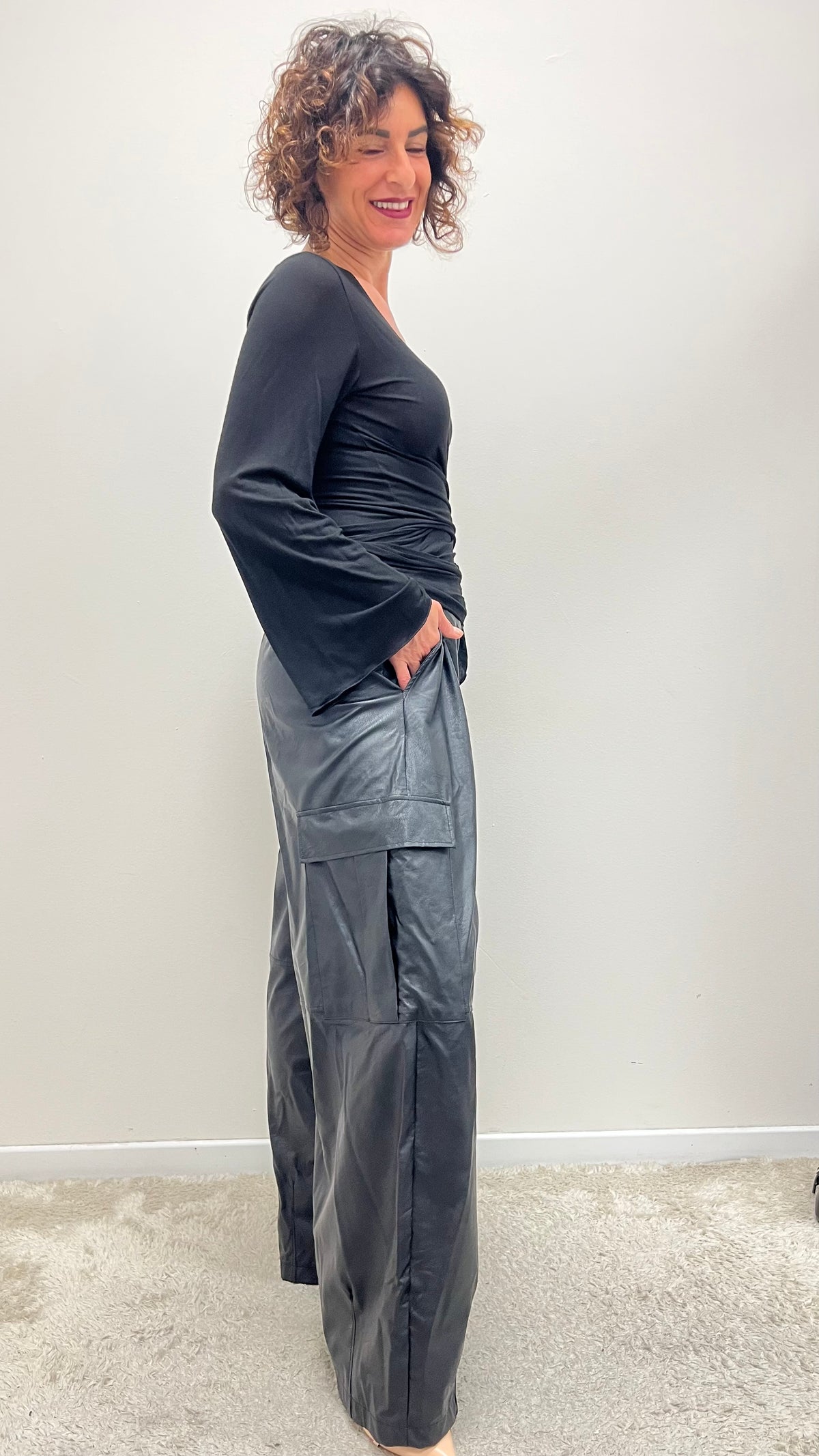 Pantalone barrel cargo donna in ecopelle My-d