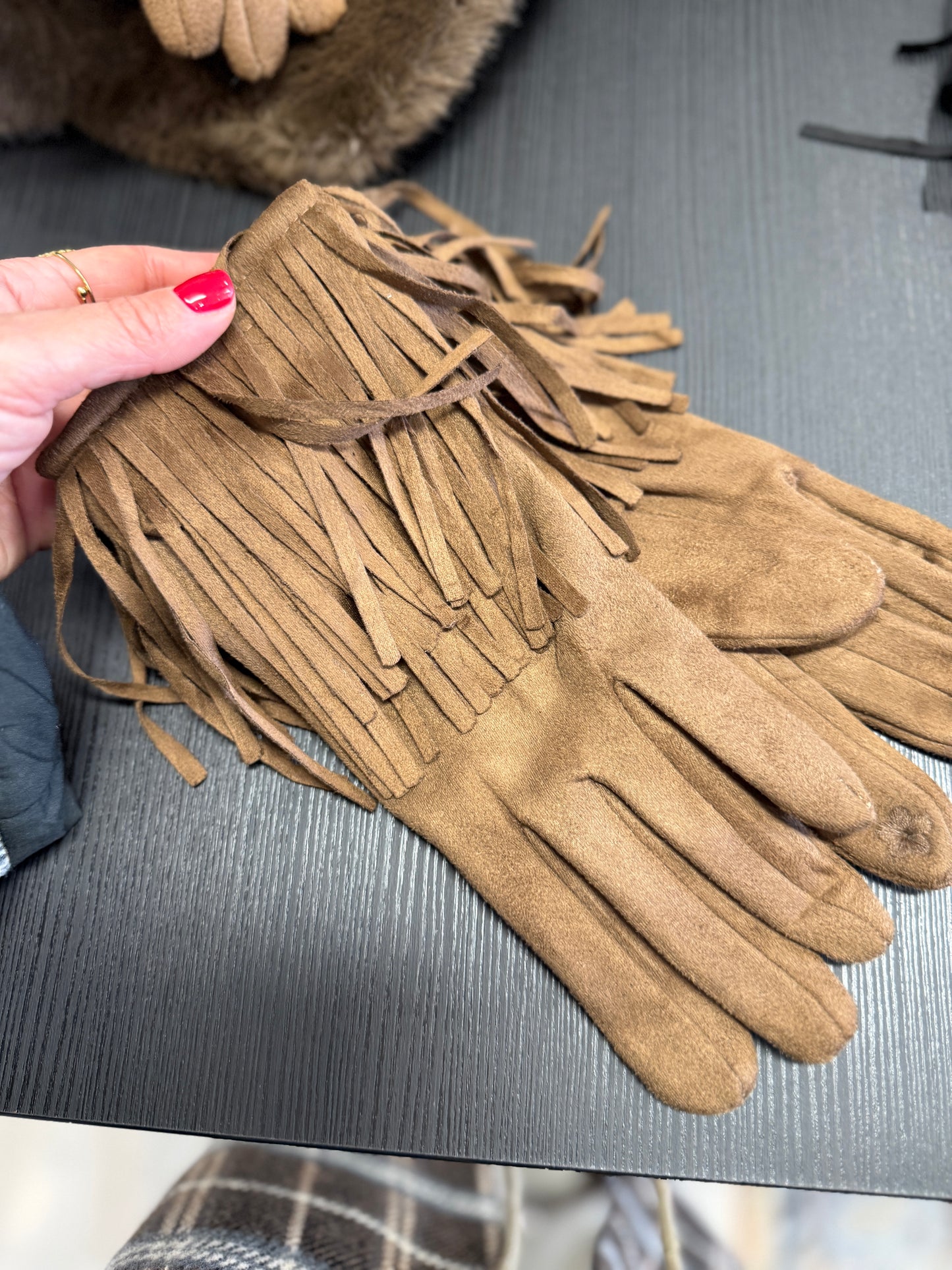 Guanti ecocamoscio con frange tabacco Memoire