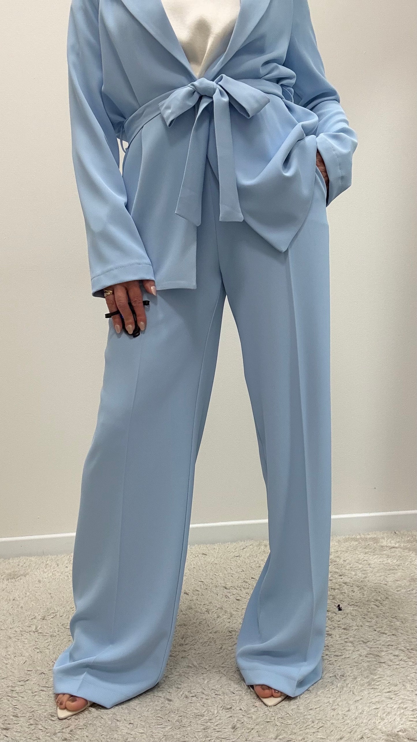 Completo Fluido Giacca con Cintura e Pantaloni Azzurro