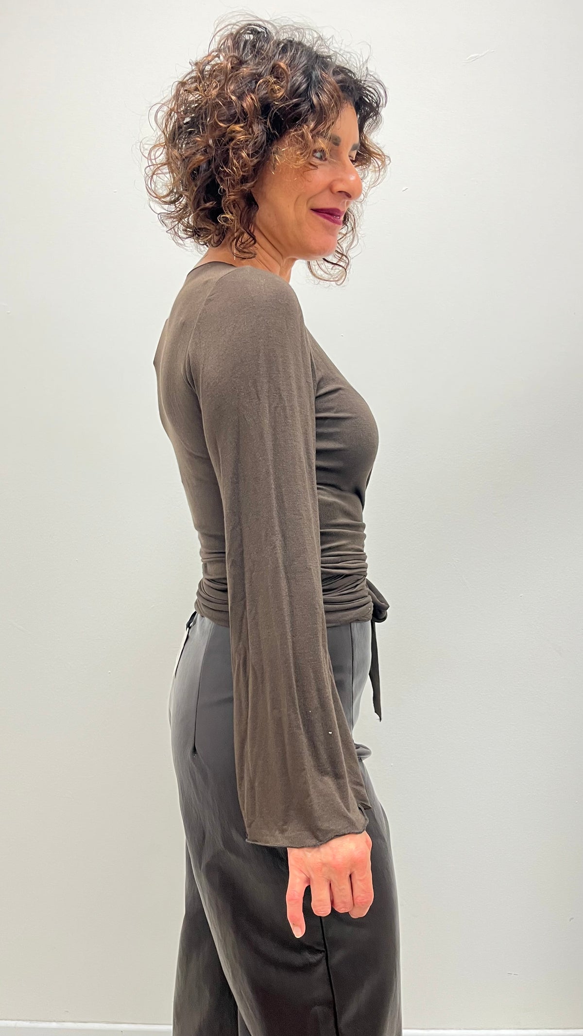 Maglia scaldacuore incrociata con manica a campana My-d moro