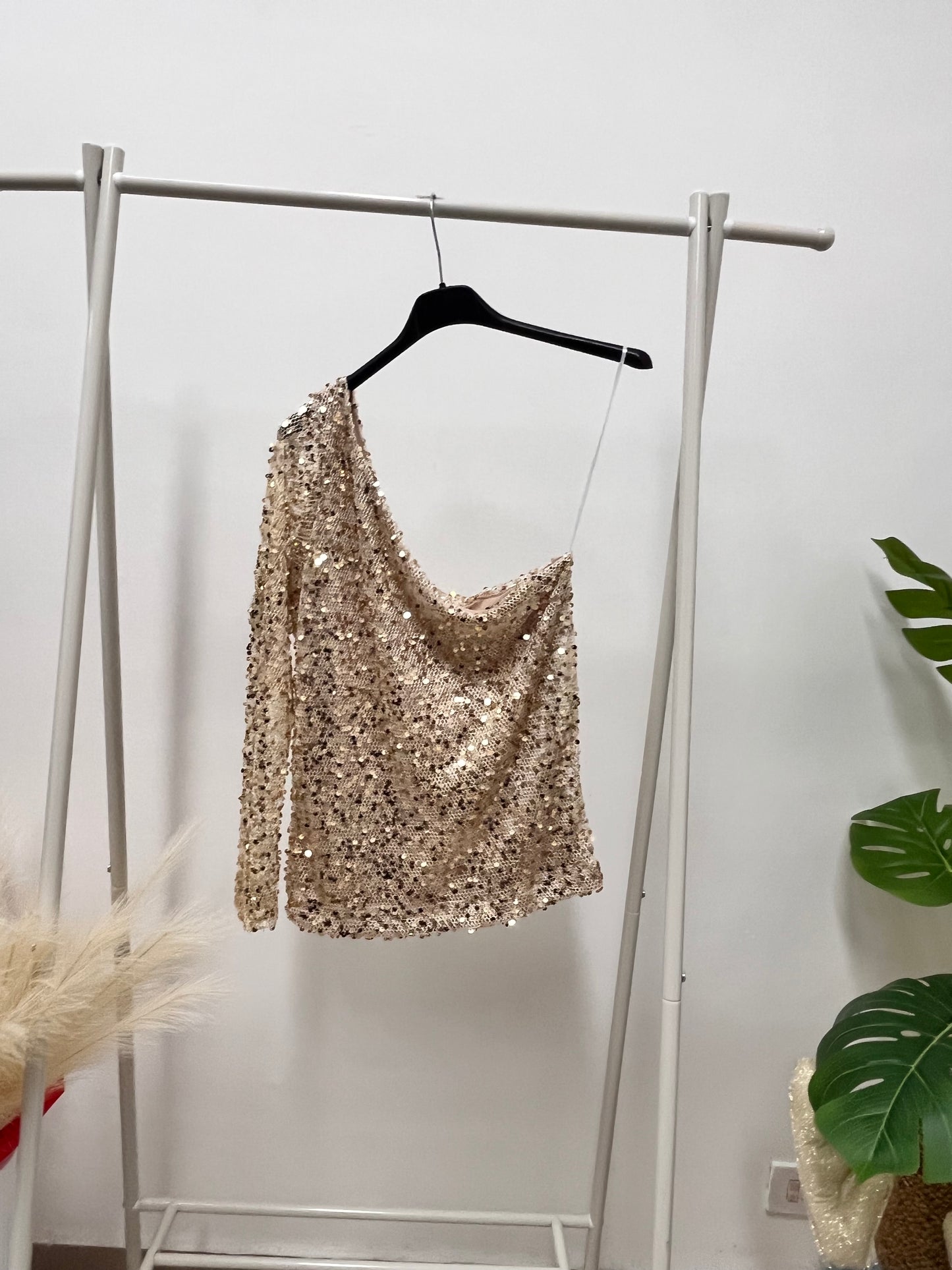 Maglia top mono spalla in paillettes