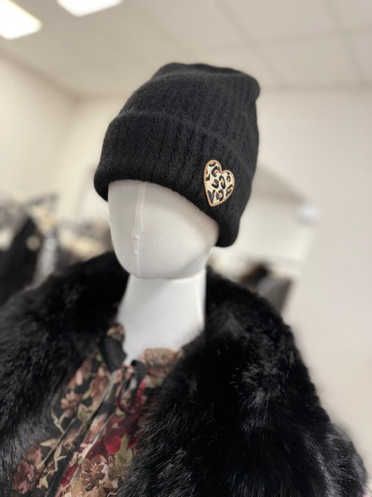 Cappellino cuore lana nero