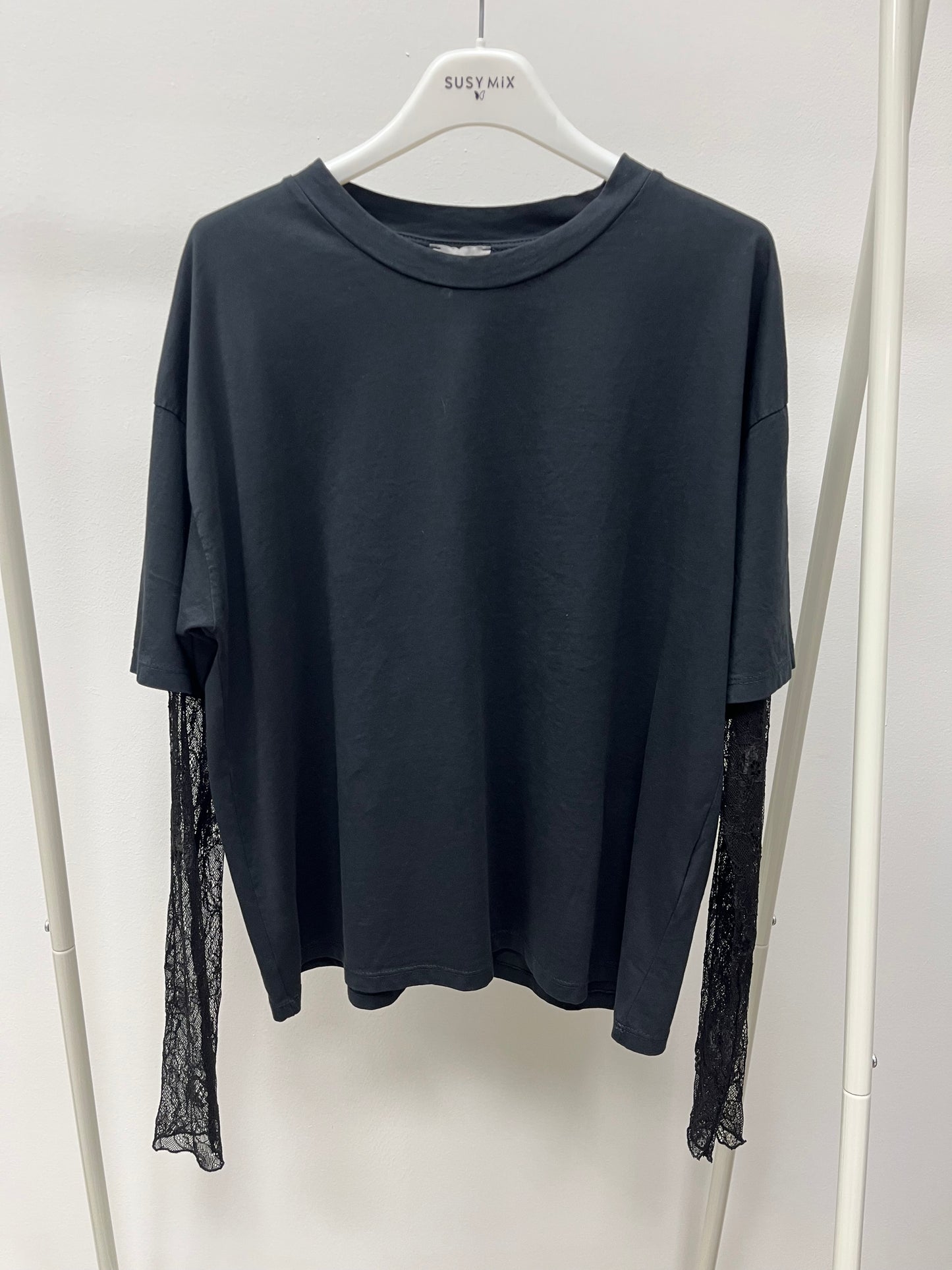 Susy Mix T-Shirt con Manica in Pizzo Nera