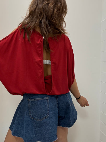 T-shirt scatolina con cut-out rosso India