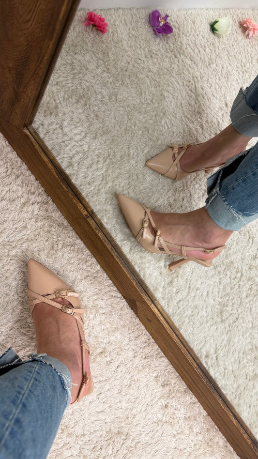 Sling back con fibbie nude