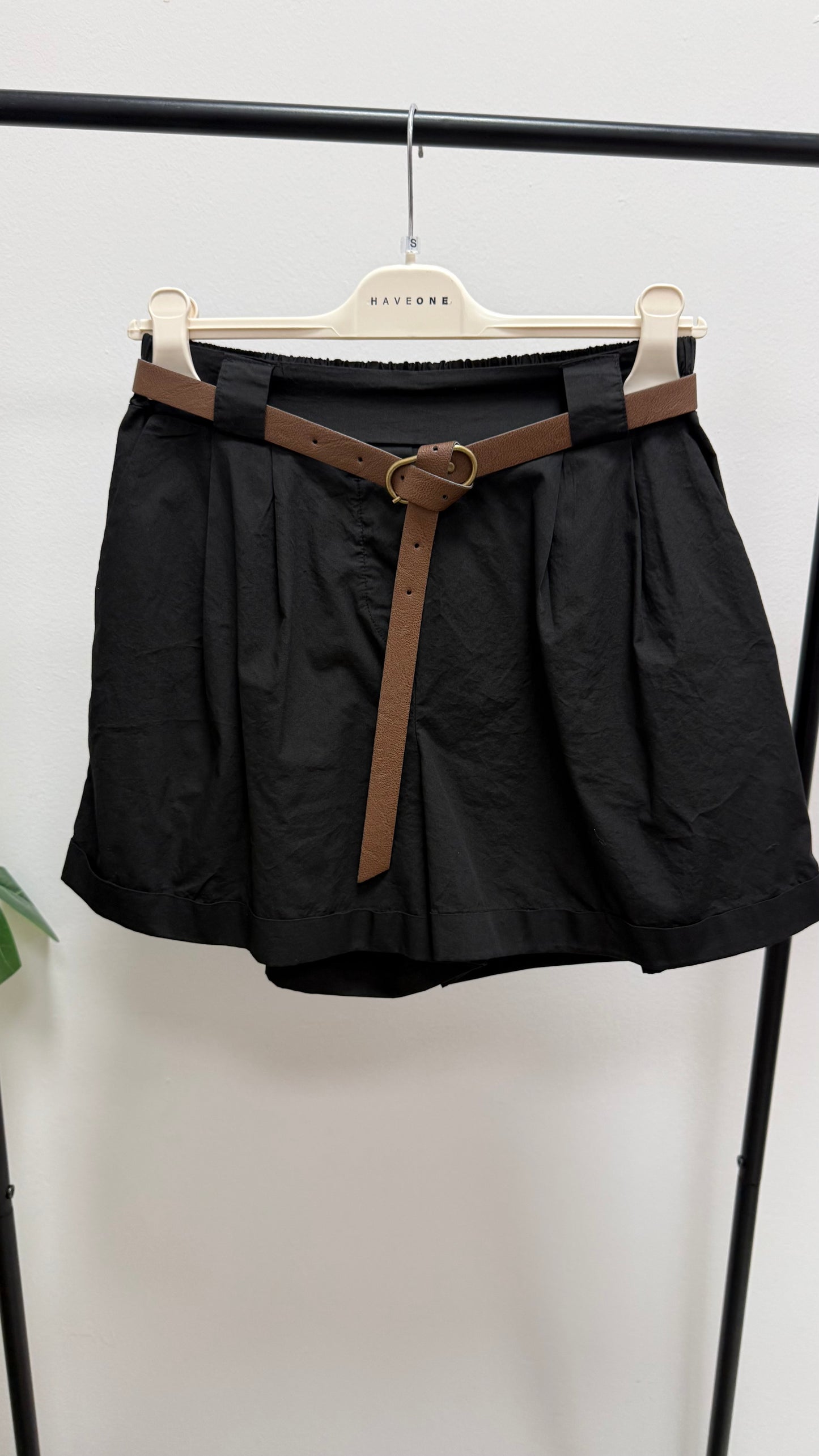 Shorts a Campana con Risvolto Nero HaveOne