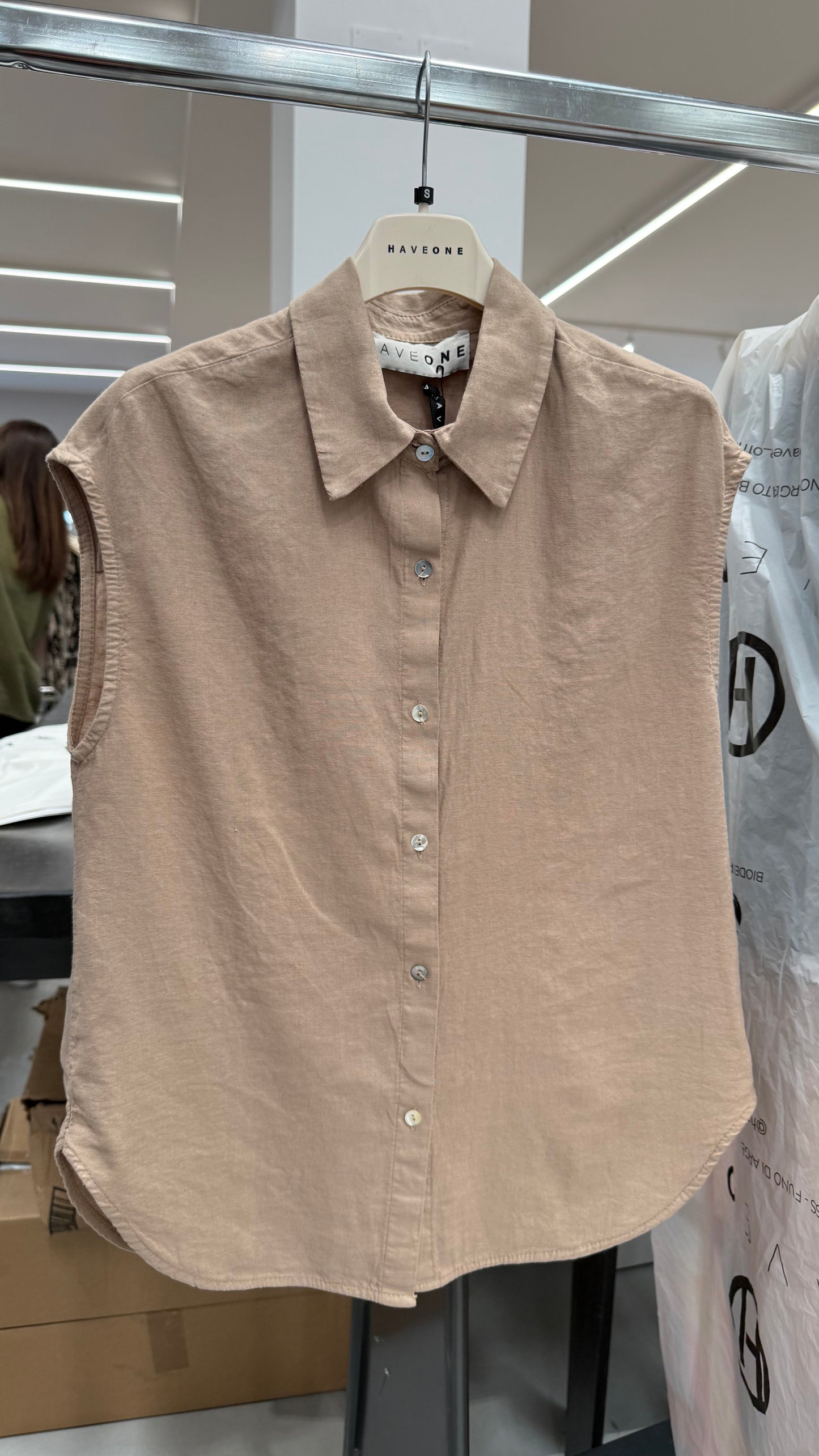 Camicia smanicata drittain lino tortora Haveone