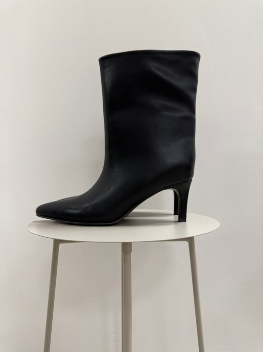 Stivale Tronchetto a tubo in Ecopelle Nero