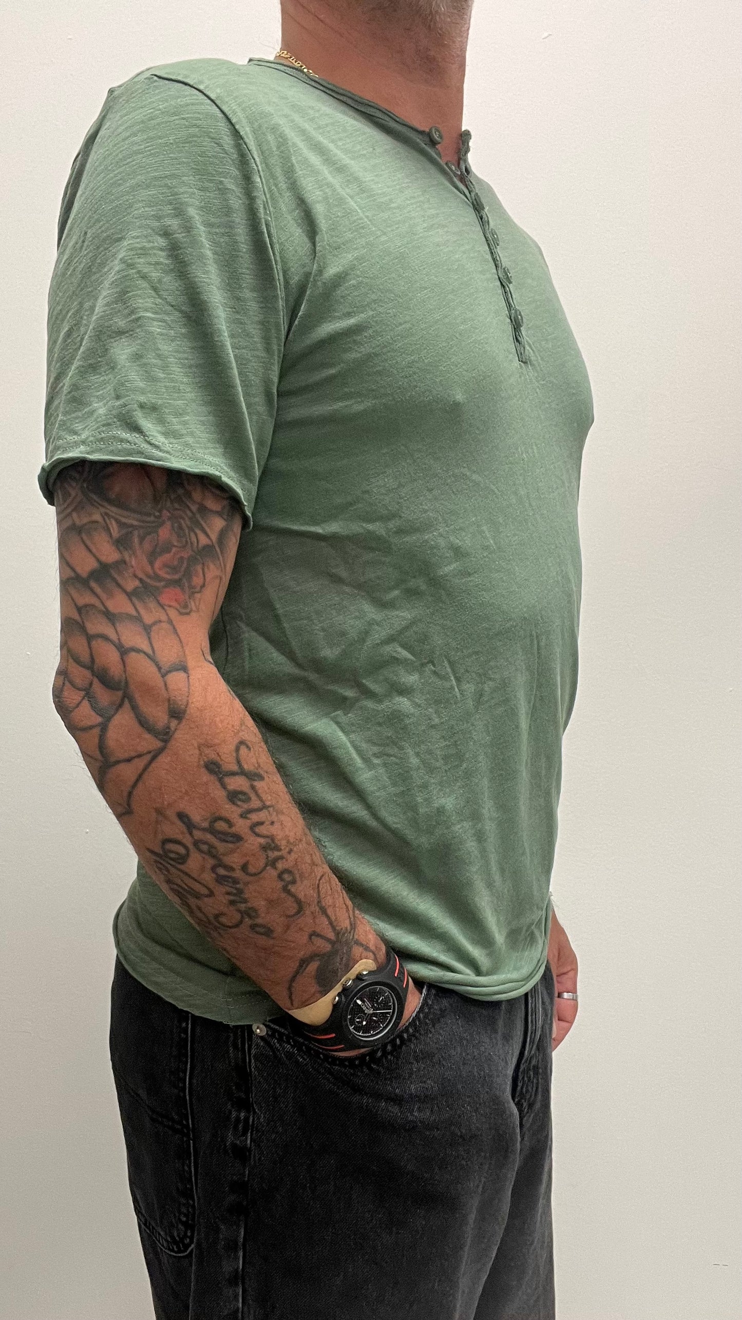 T-Shirt Serafino Verde Militare Gianni Lupo