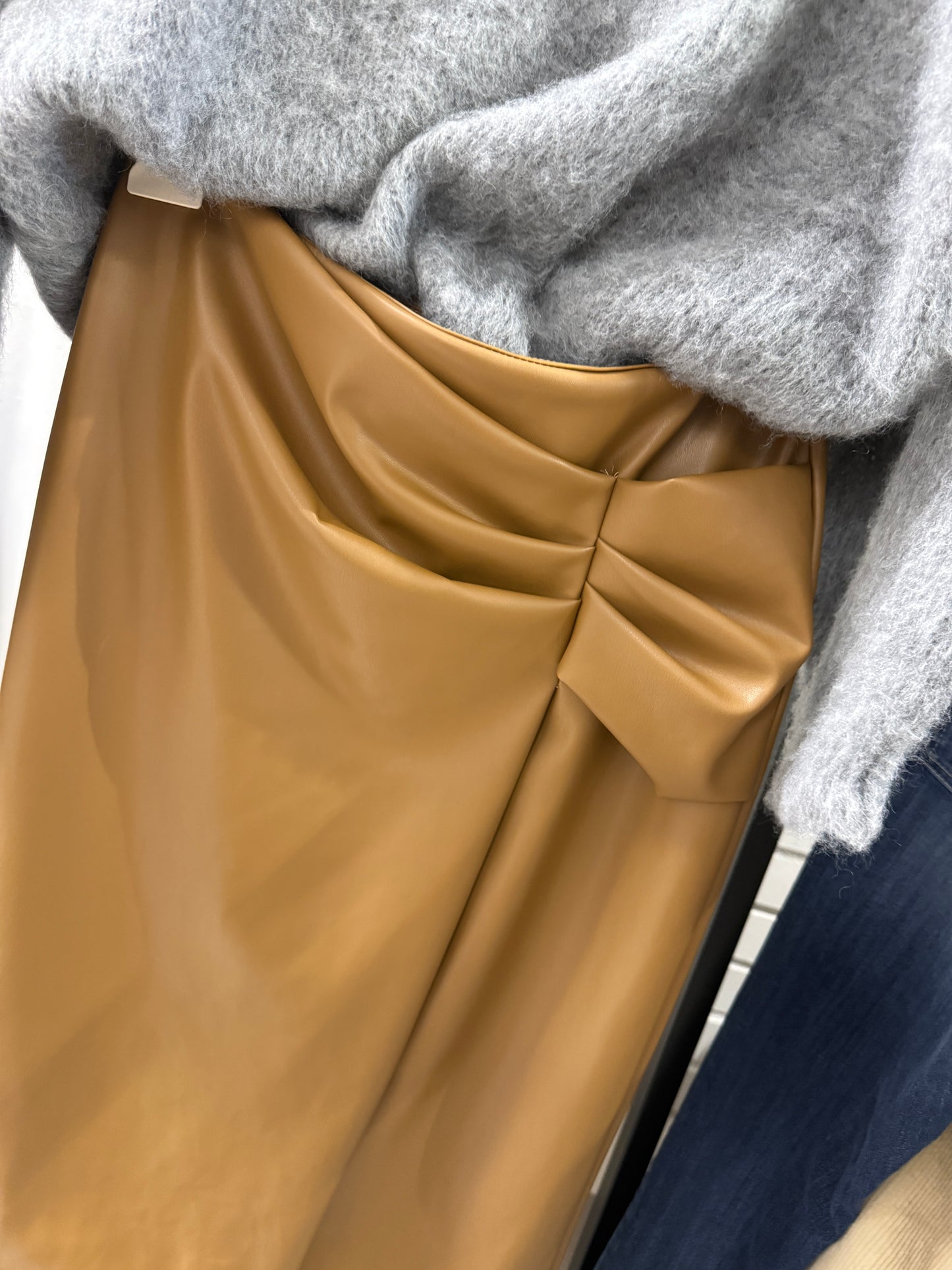 Gonna longuette ecopelle arricciata cammello Memoire