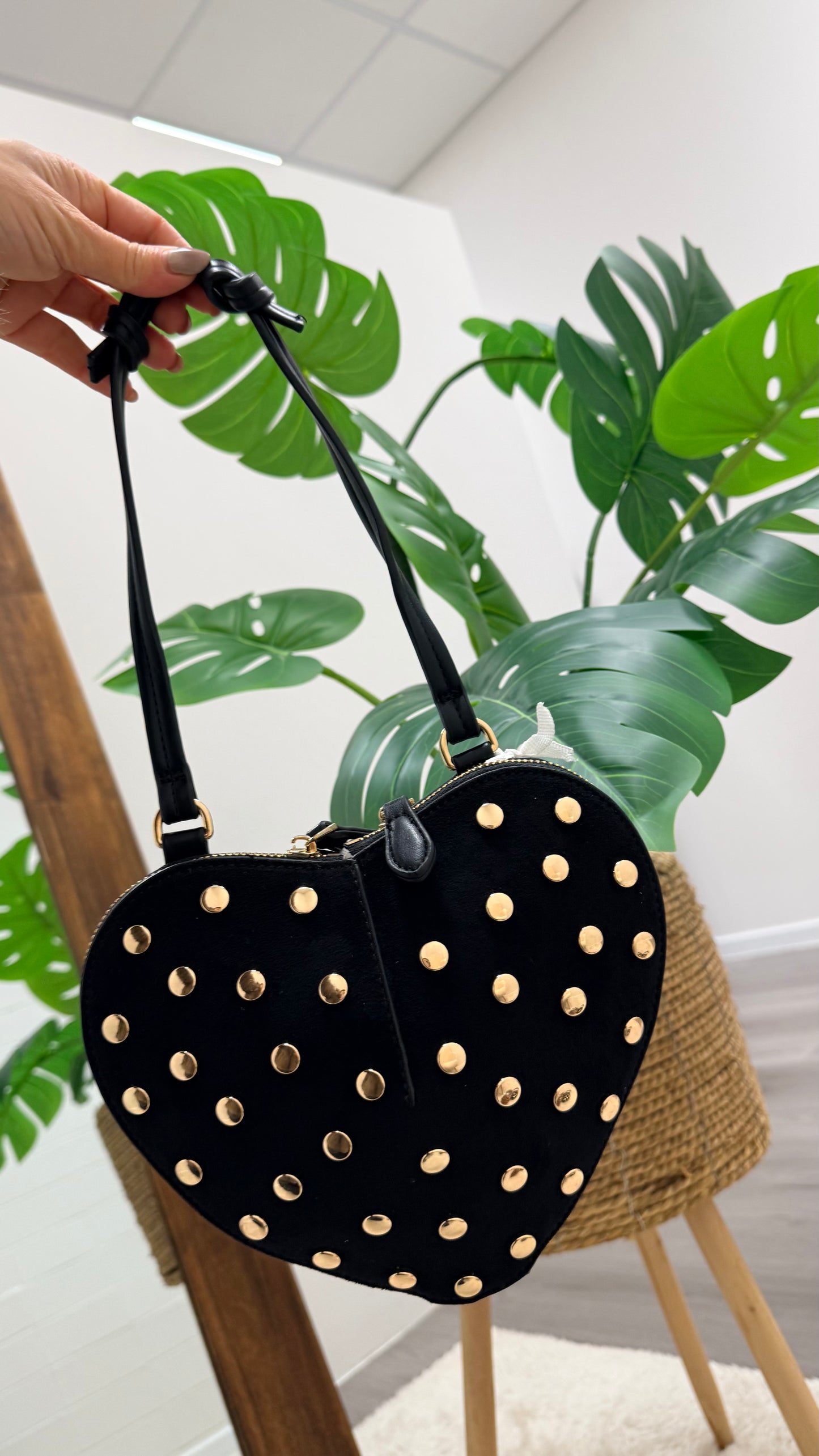 Borsa cuore borchie oro nero Memoire