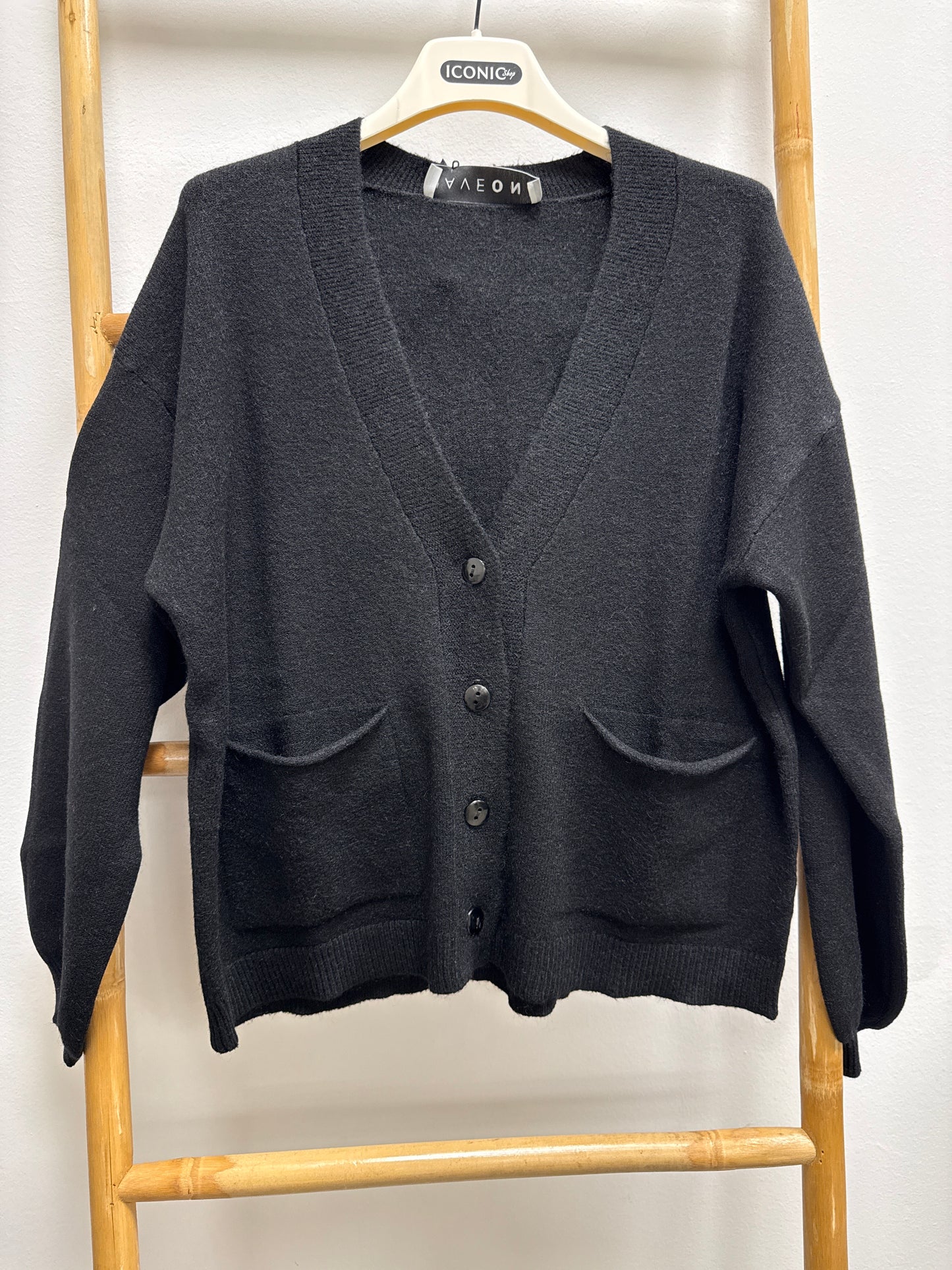 Cardigan dritto nero viscosa rasata con taschine Haveone