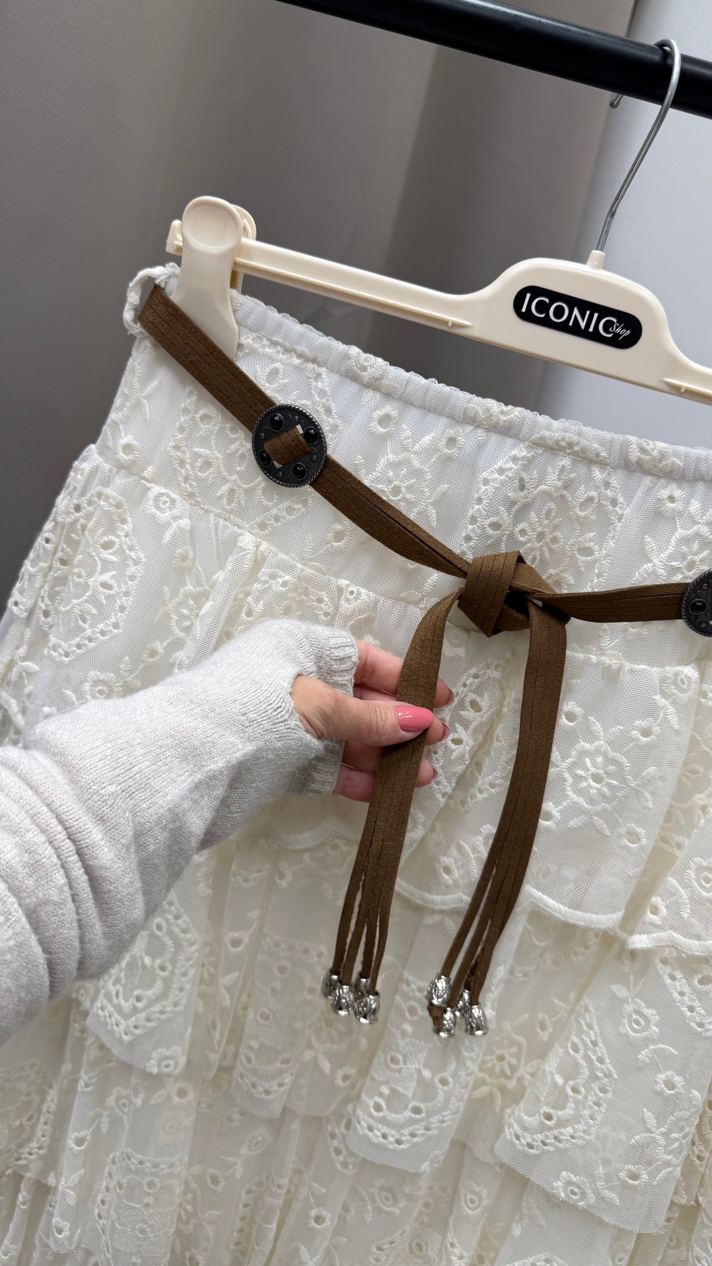 Gonna pizzo ricamata con cintura Tensione In