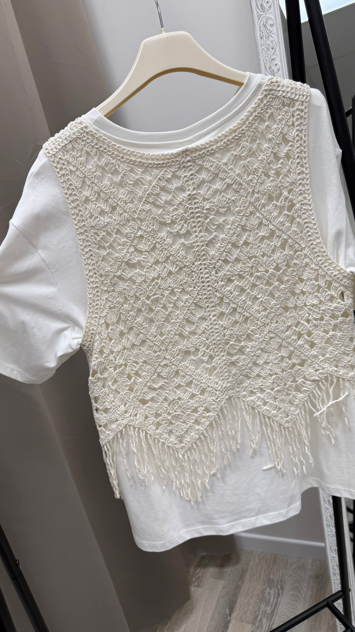 T-shirt con canotta e cabochon pizzo Tensione In