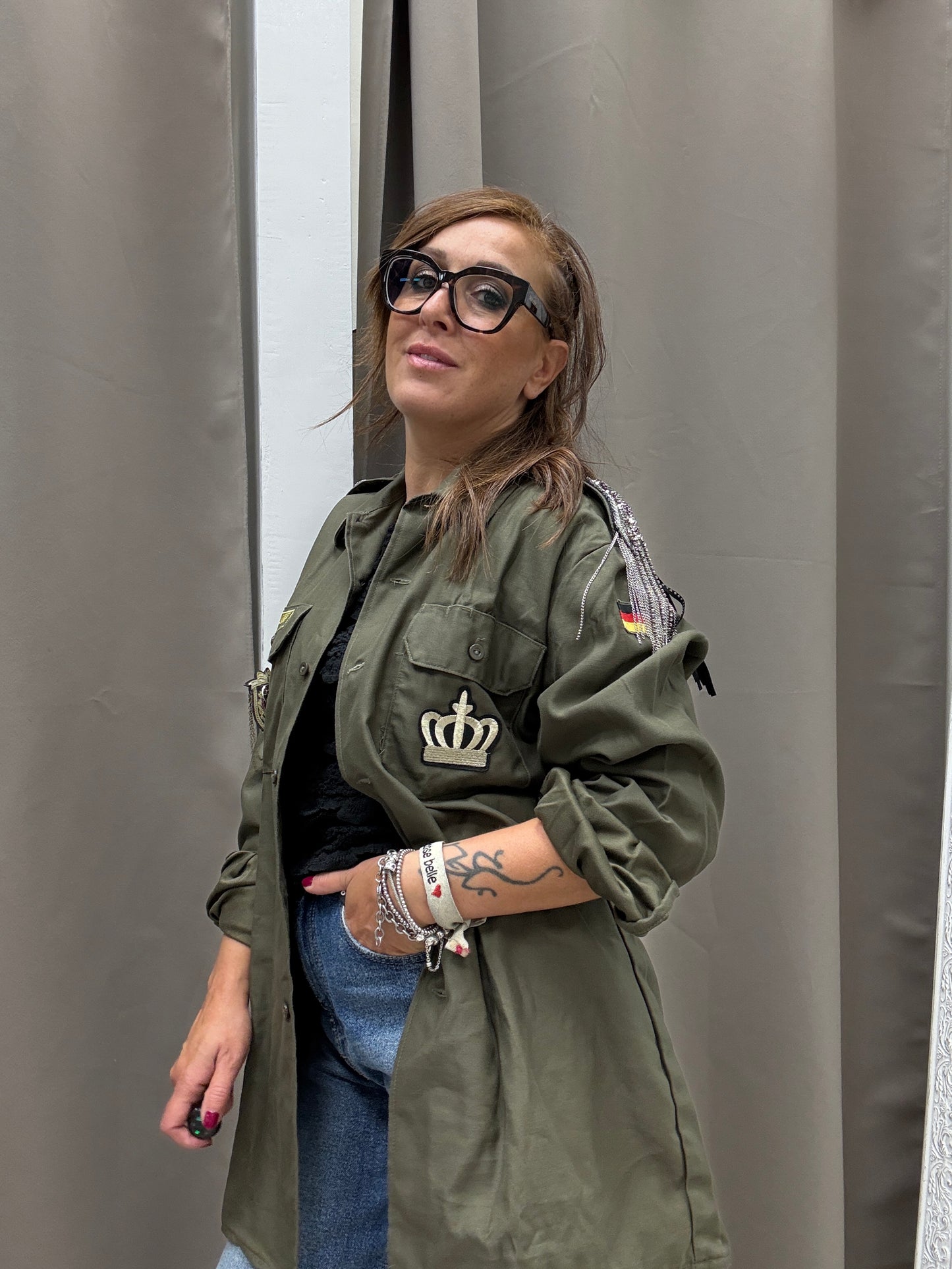 Giacca vintage customizzata con frange e spallini argento