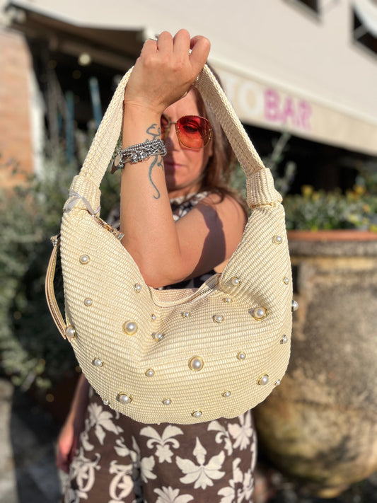 Borsa mezzaluna in rafia e perle