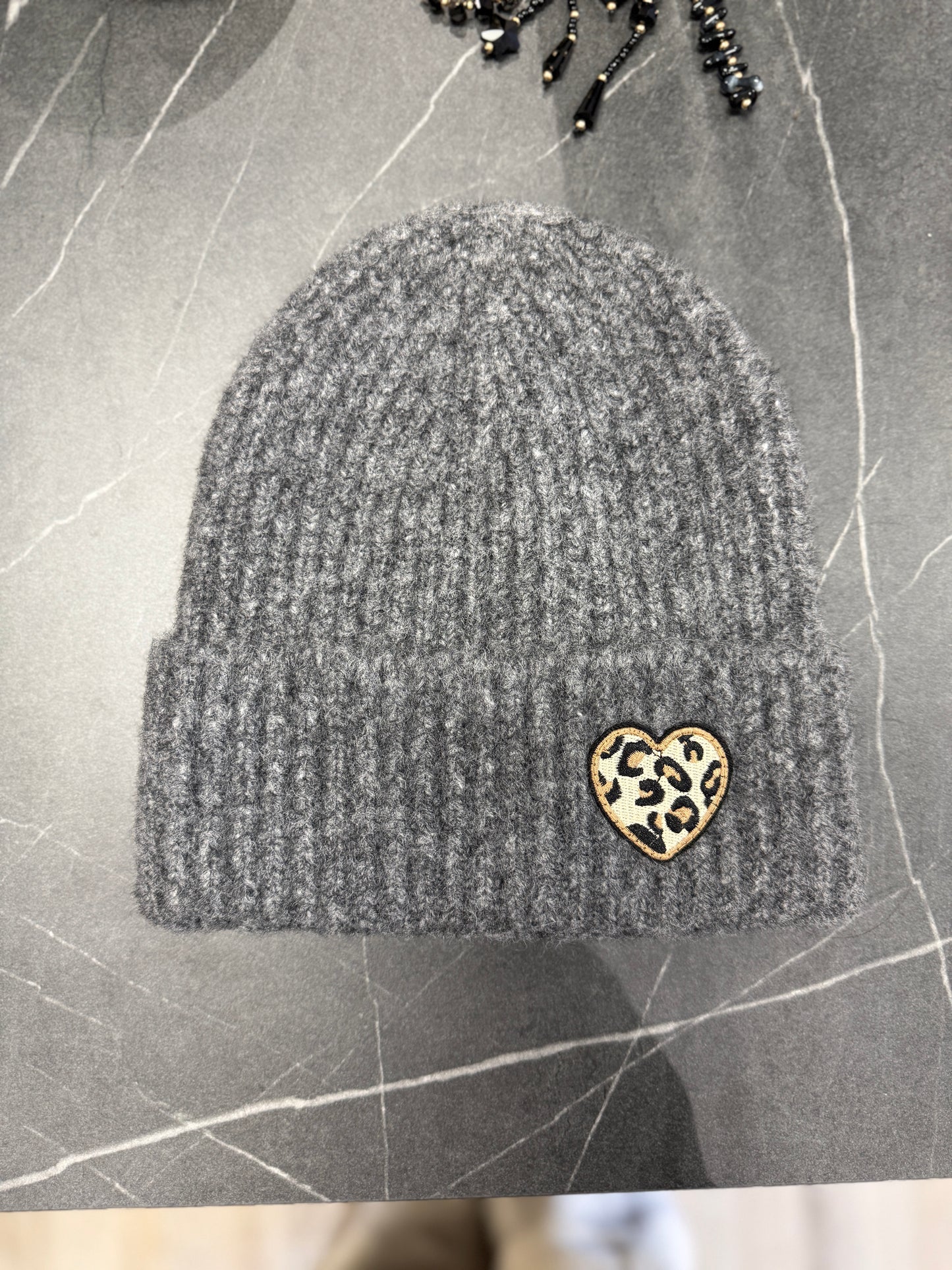 Cappellino cuore lana grigio