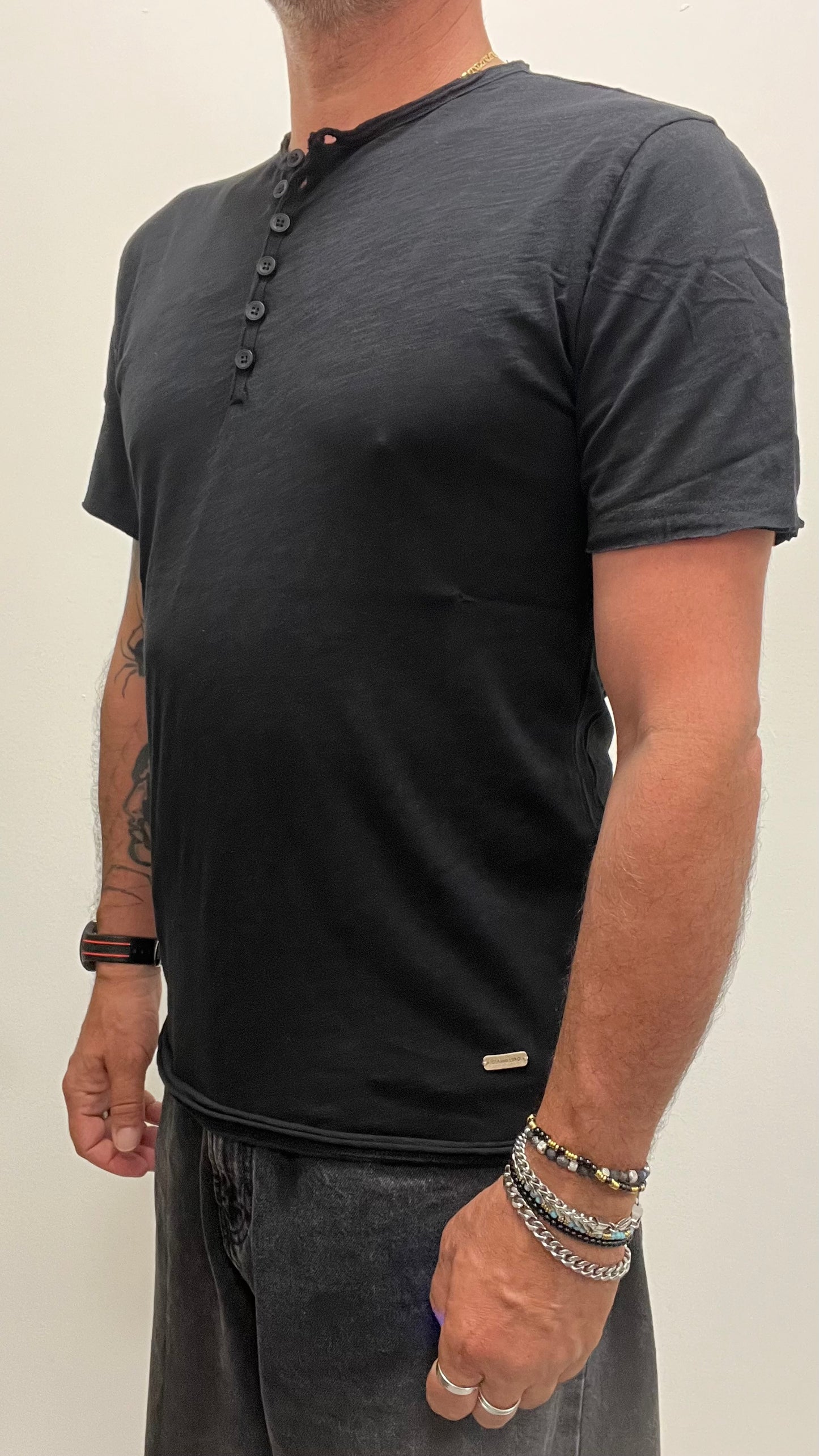 T-Shirt Serafino Nera Gianni Lupo