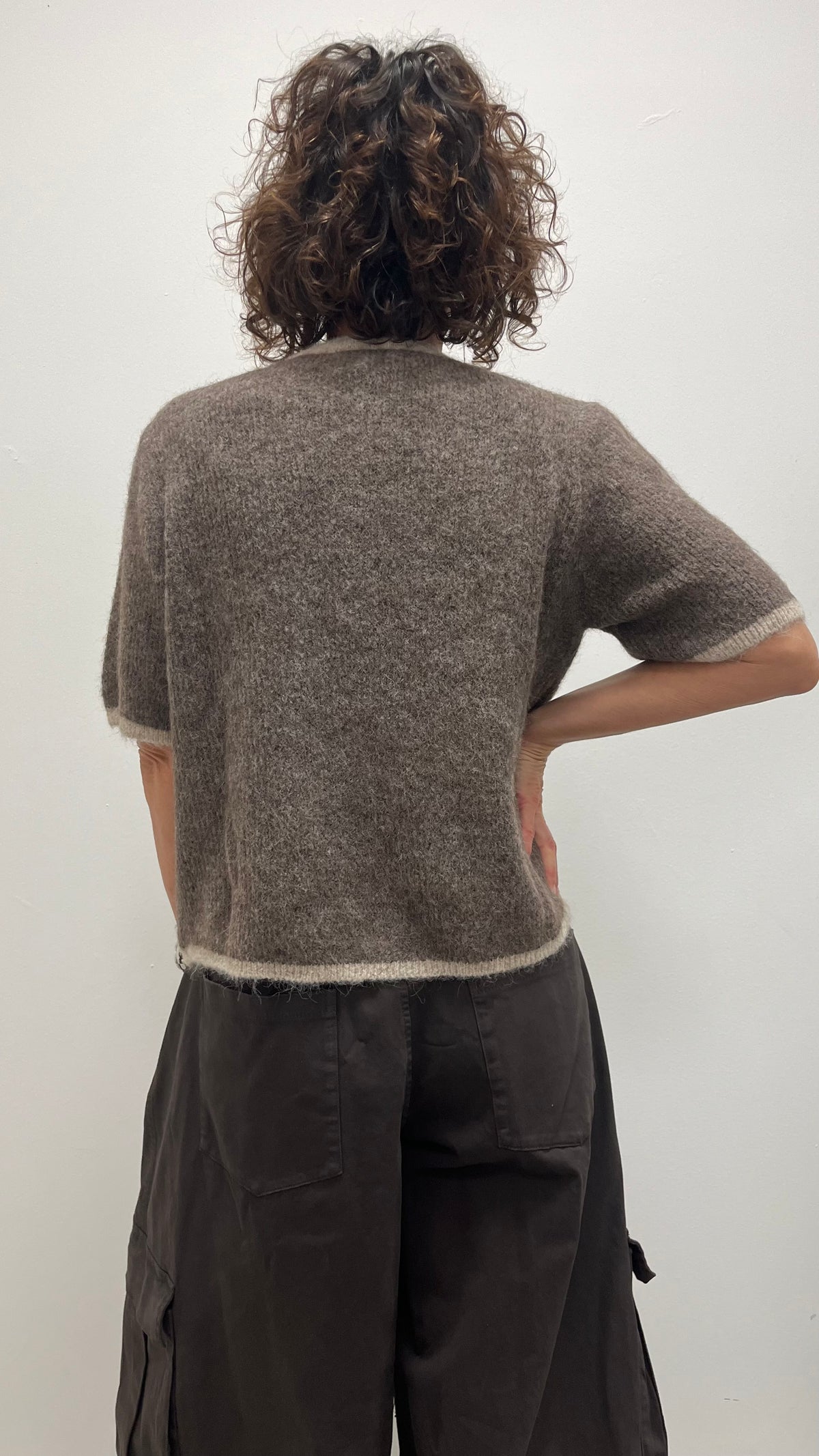 Cardigan donna in misto lana con maniche corte e bottoni dorati My-d