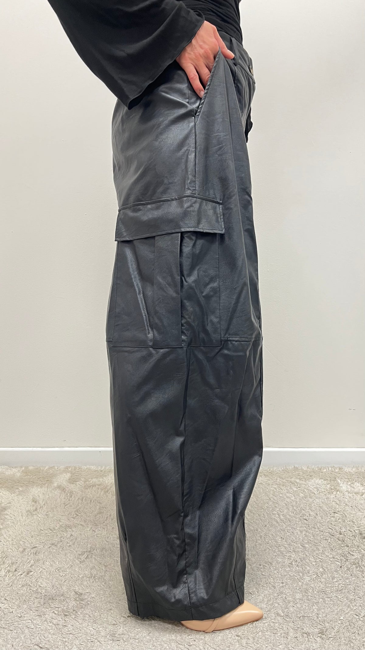 Pantalone barrel cargo donna in ecopelle My-d