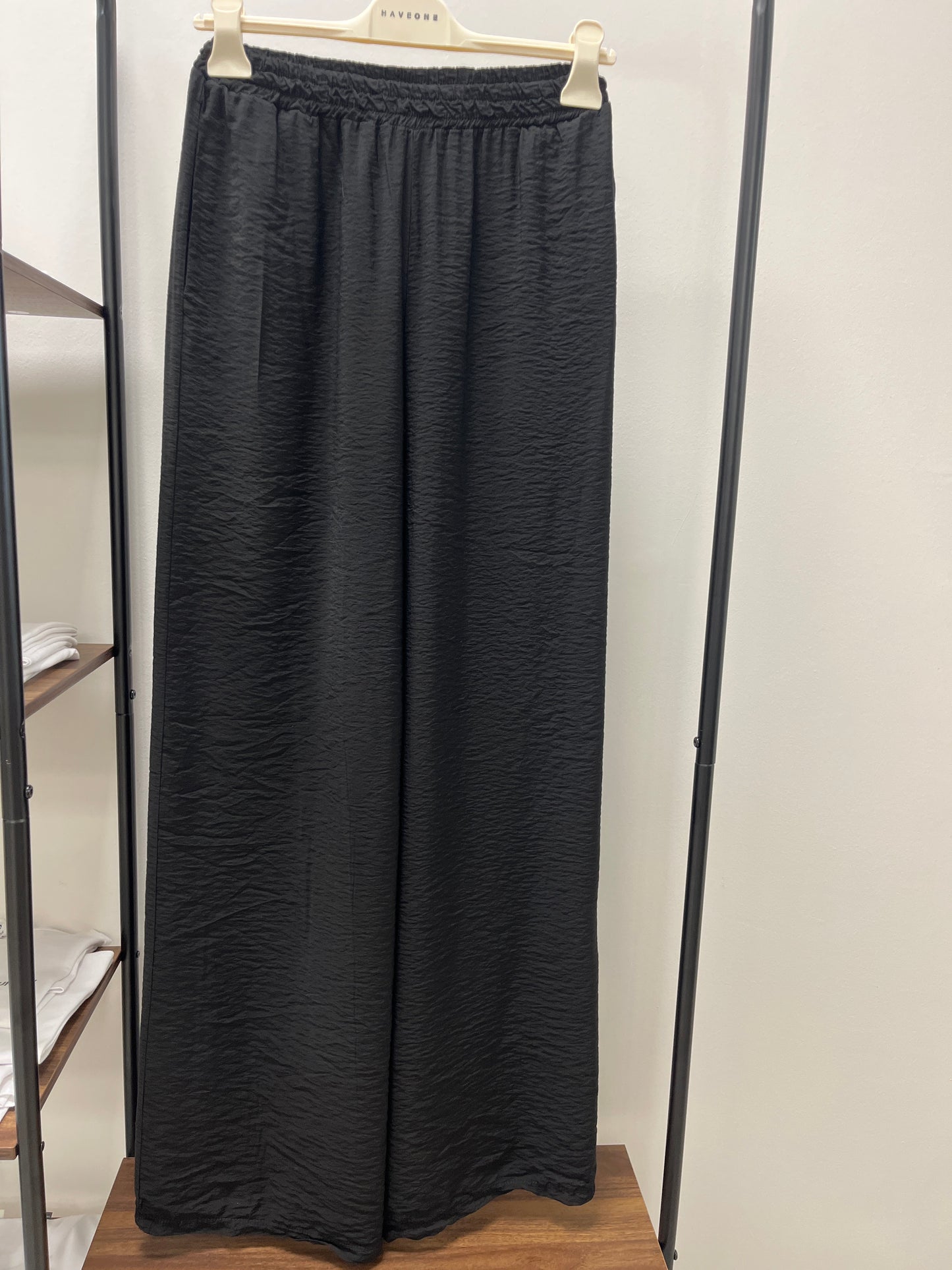 HaveOne Pantalone Palazzo in Viscosa Stropicciata Nero