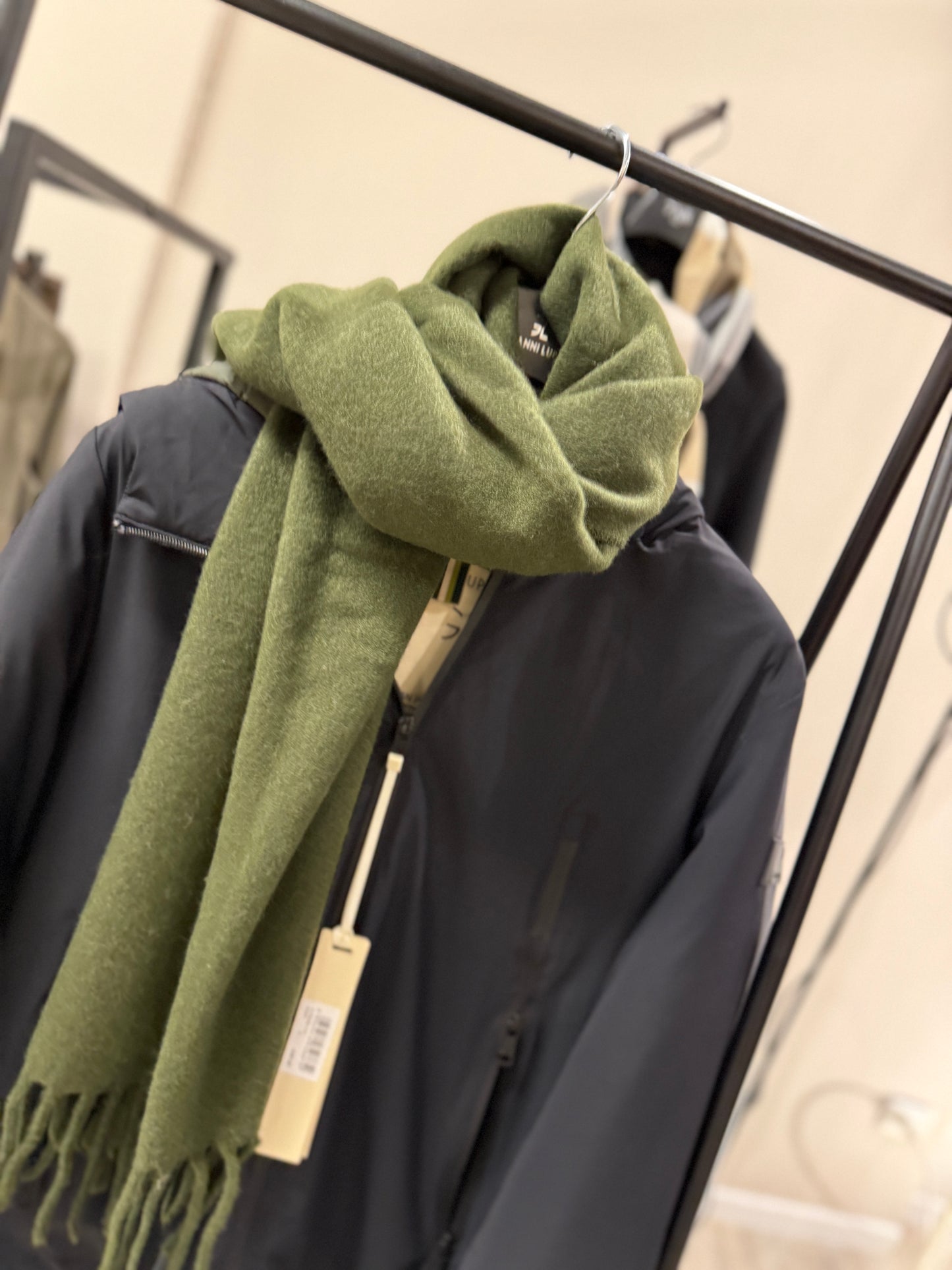 Sciarpa tinta unita verde calda viscosa Memoire