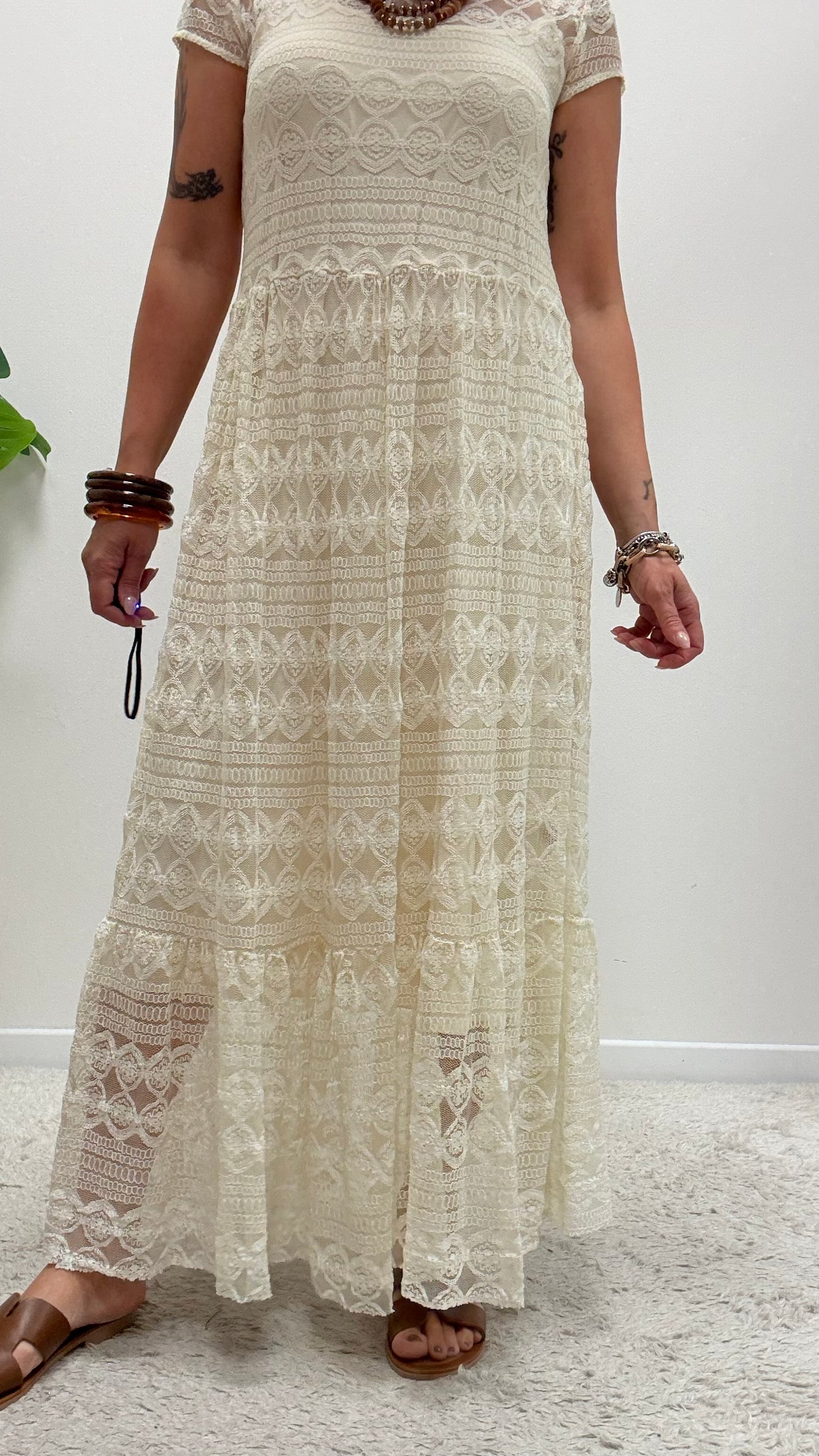 Abito pizzo burro con balze e sottoveste Susy Mix