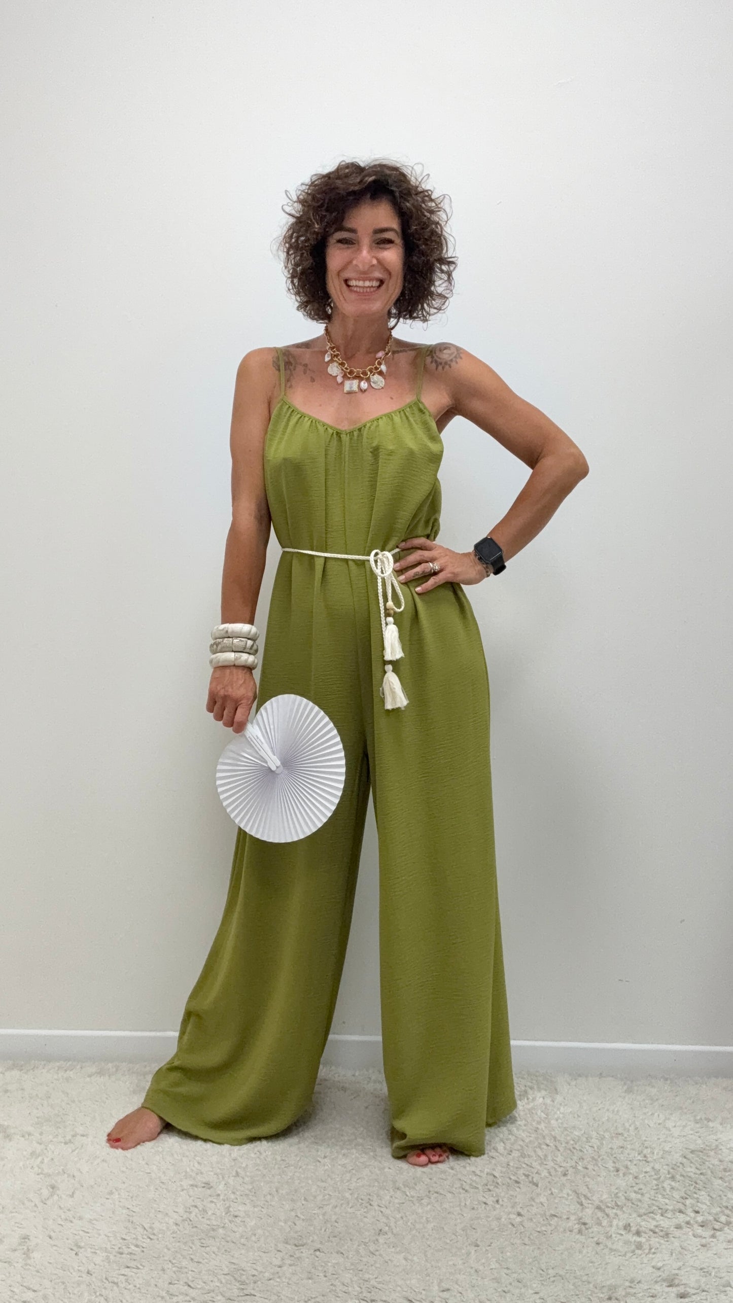 Tuta verde olio con spalline e cintura Brend