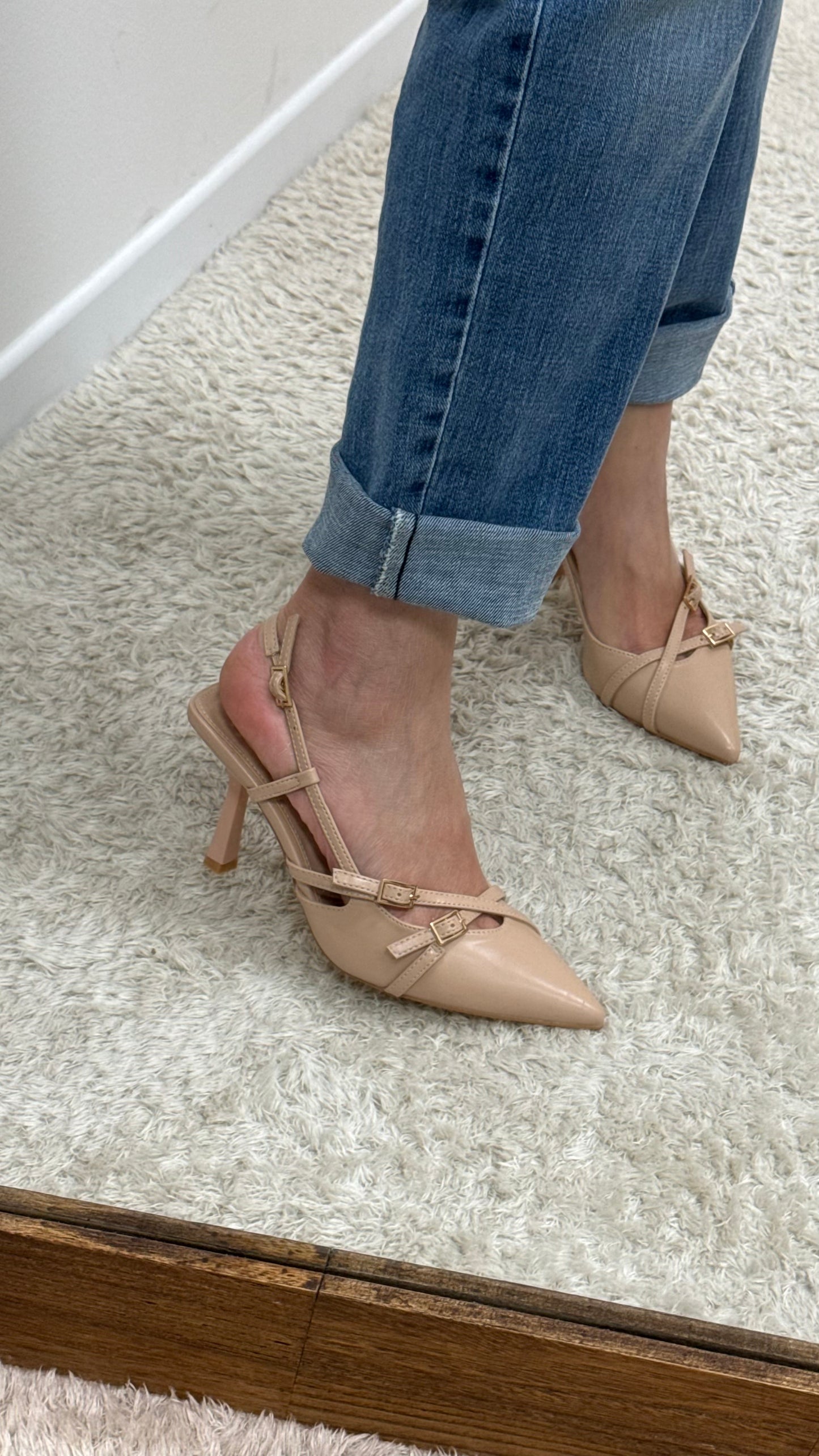 Sling back con fibbie nude