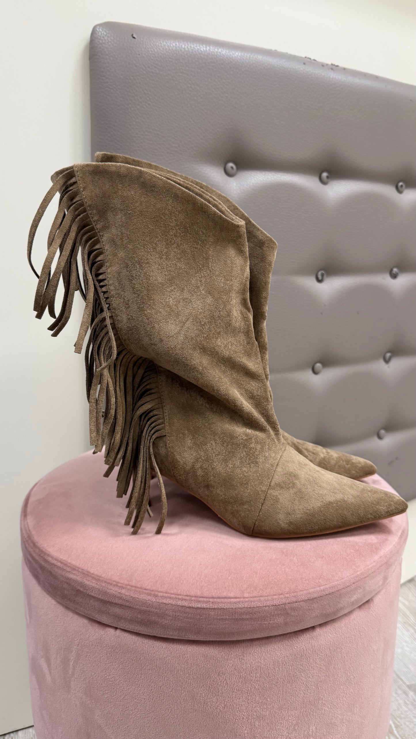 Stivali con frange tortora